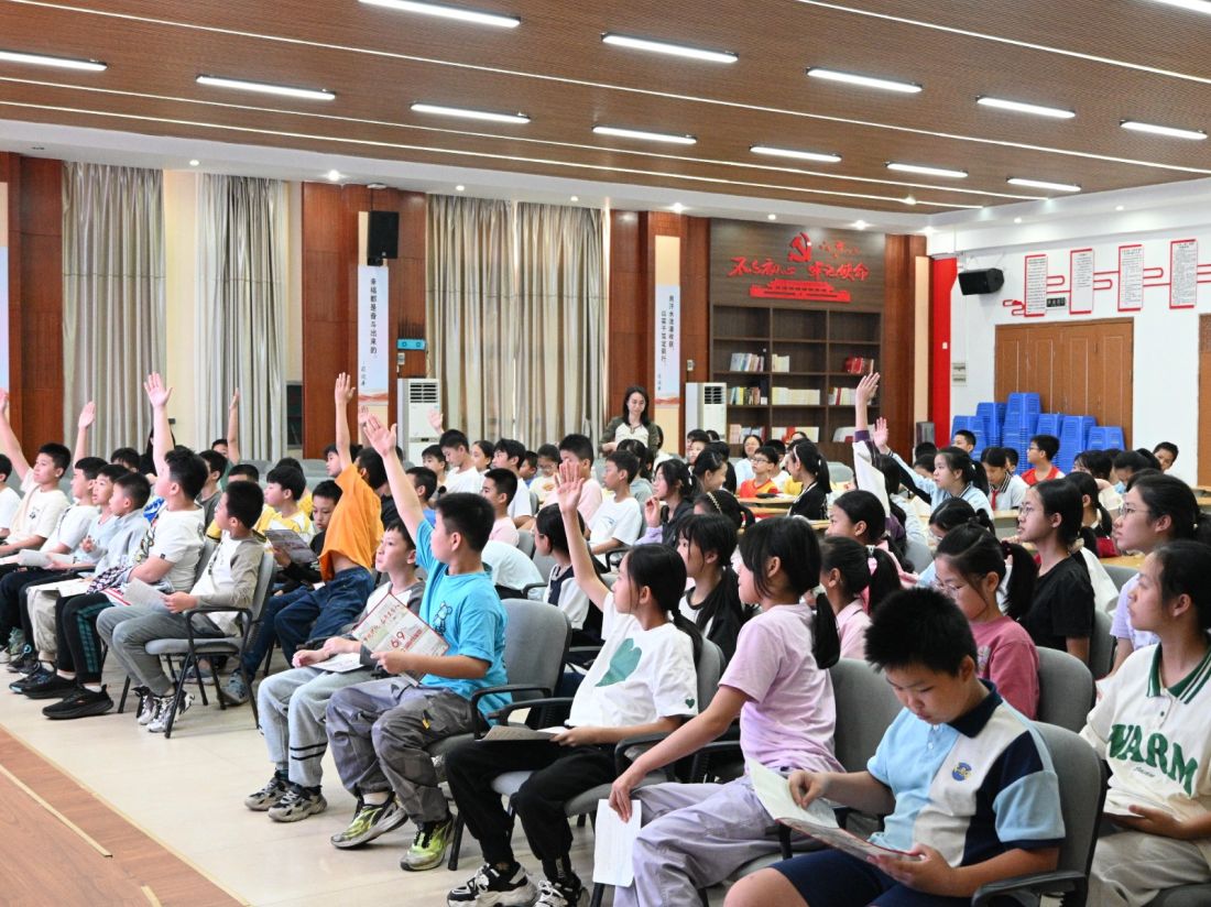 同学们积极踊跃参与档案知识问答1.jpg