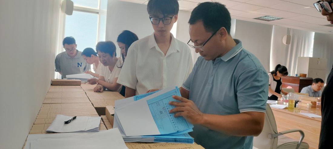 专家抽捡北海港侨港港点5#、6#、7#客滚船码头泊位工程档案1.jpg