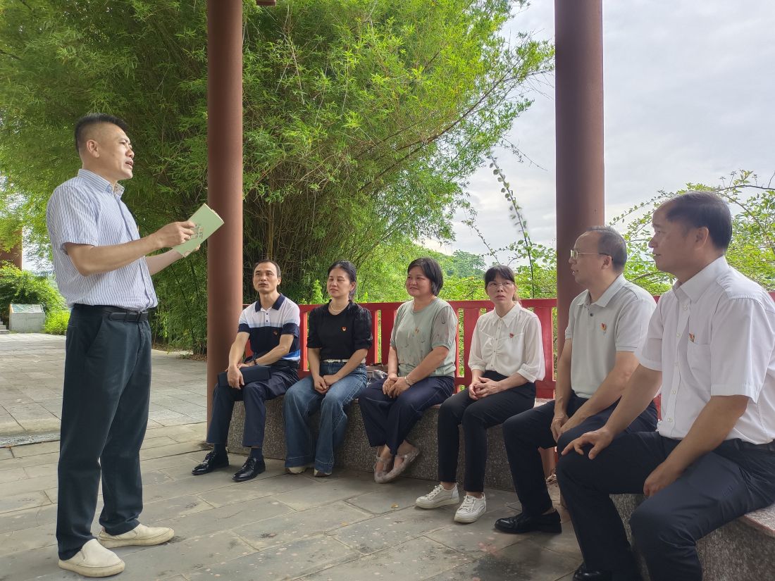 图为开展红色档案故事分享会。.jpg