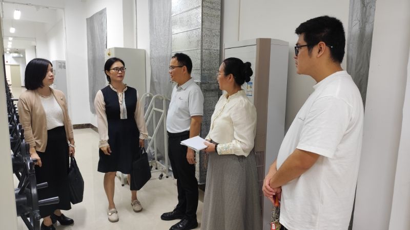 04专家上门传经送宝 档案工作提质增效02.jpg