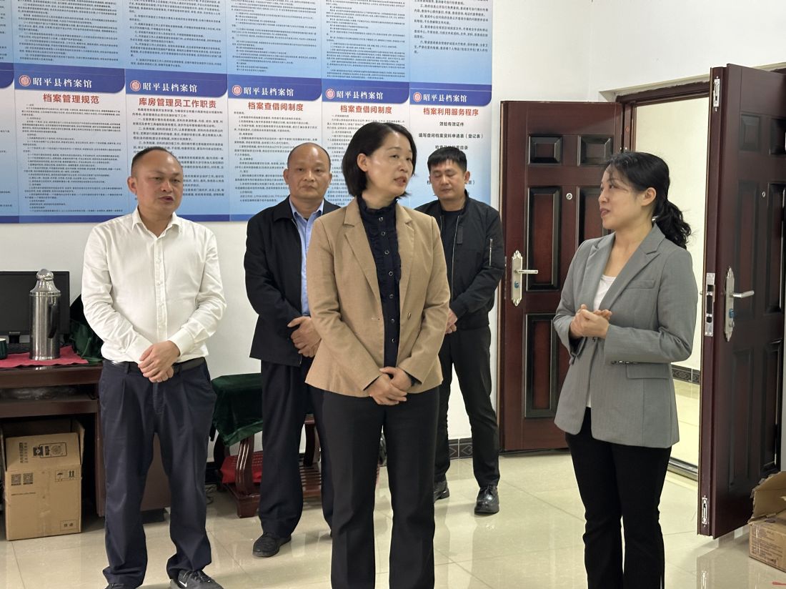 稿件图片:昭平县委书记深入县档案馆调研指导工作.jpg