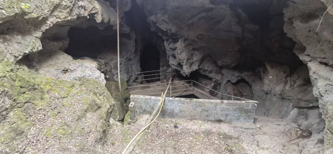 2.溶洞内部.jpg